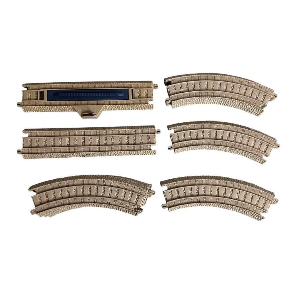 Thomas and Friends TrackMaster 2009 Tidmouth Station 10 Pc Plastic Train Tracks